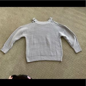 Oversized sweater with shoulder openings